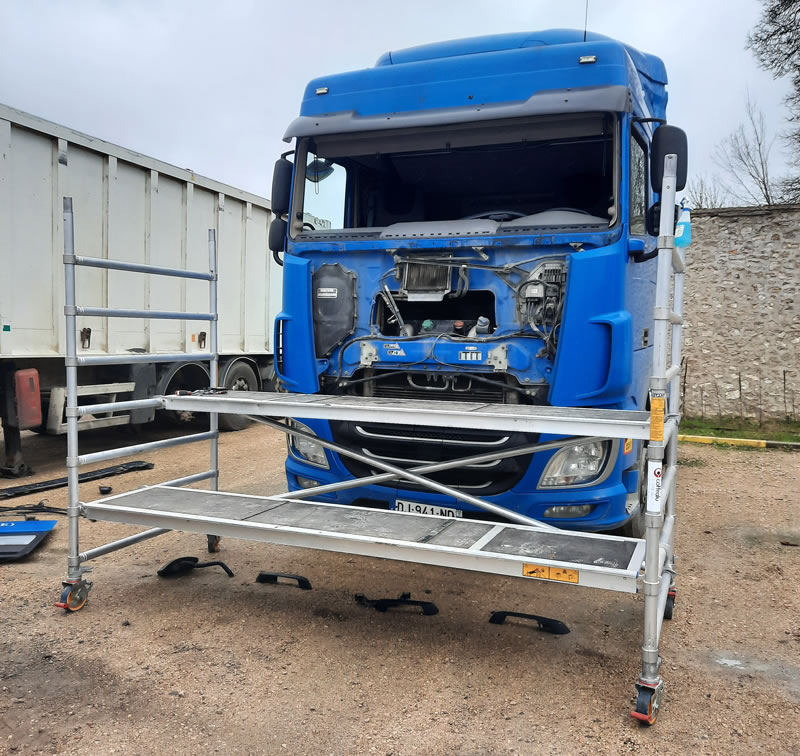 Intervention sur site pour un pare-brise de camion DAF XF en Île-de-France
